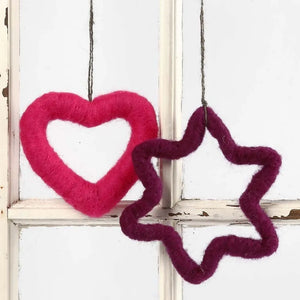 Heart H: 12.5cm D. 2.5cm W: 13.5cm - White
