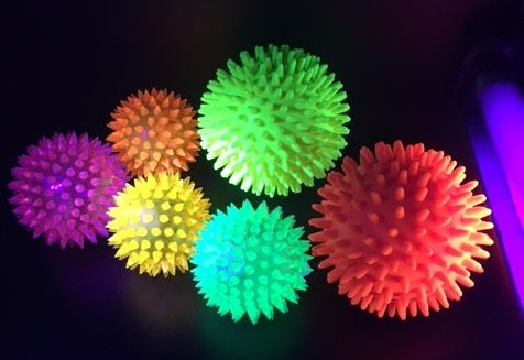 Flashing Spikey Light Up Ball-Med *clrnc